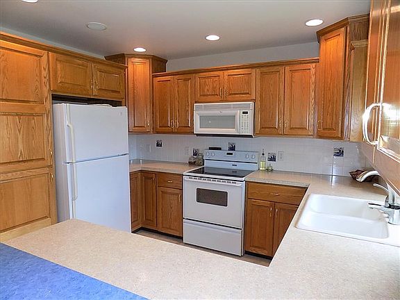 3rd image of 6292 Melbourne Ct