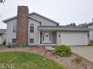 34 Edgewood Ct, Bloomington, IL 61701