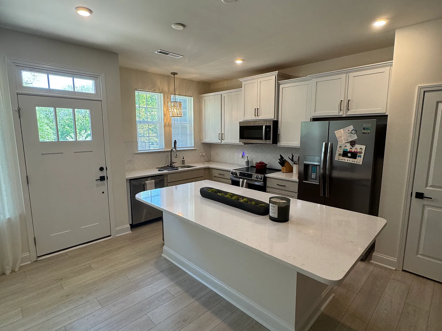 3 bed, 2.5 bath, 1617 sqft, $2,300 — Photo 2