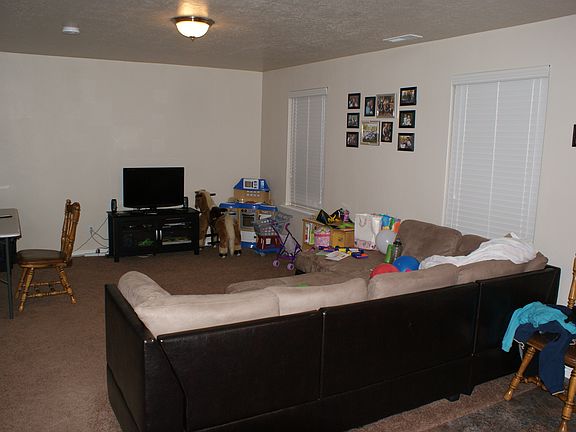 4th image of 725 E Sandhill Ct