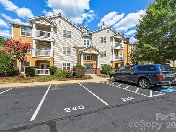 16409 Golden River Ln, Charlotte, NC 28277