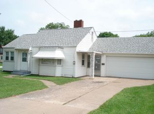 1002 52nd St, Moline, IL 61265