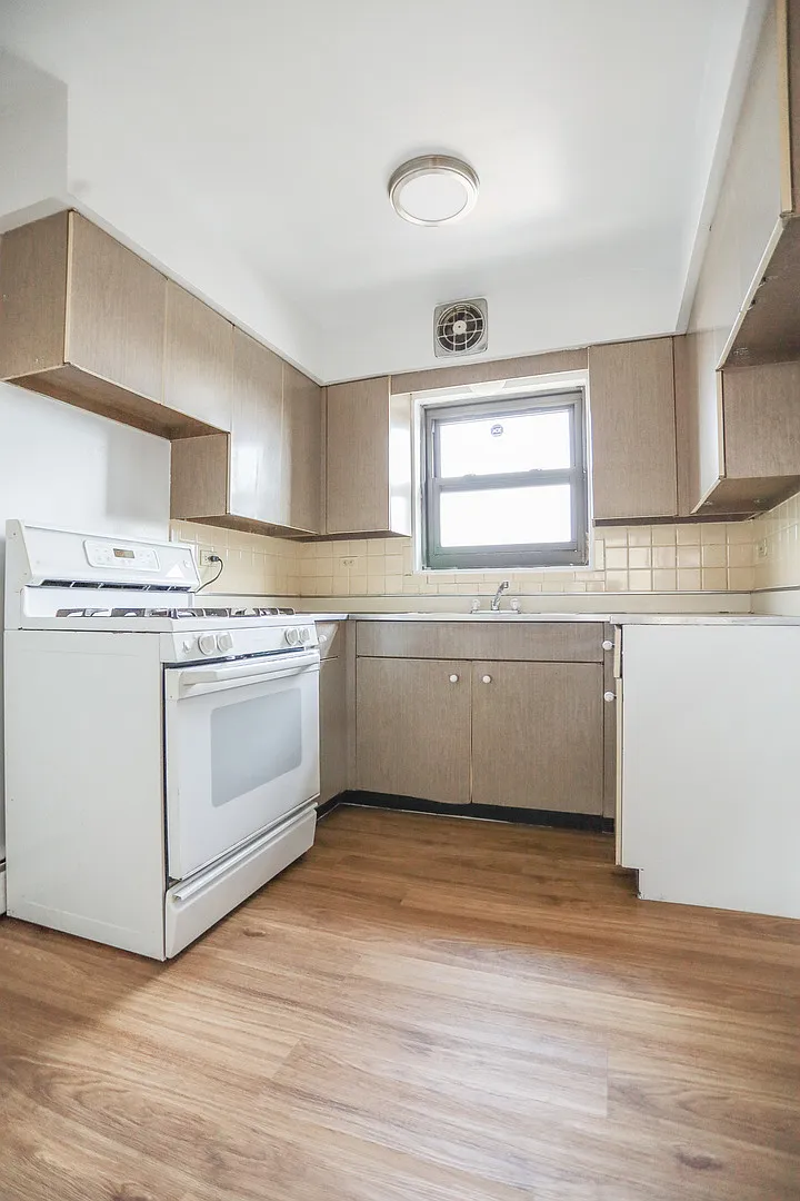 1 bed, 750 sqft, $1,300 — Photo 2