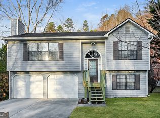 4218 Falcon Crest Dr, Flowery Branch, GA 30542