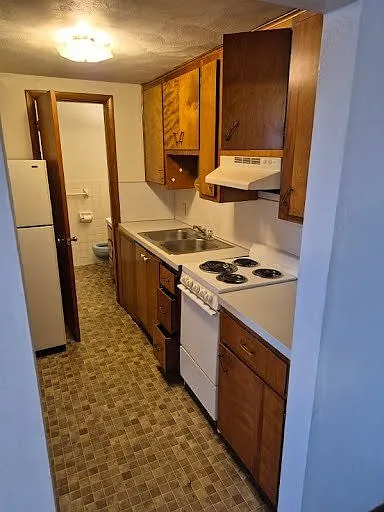 Building Photo - 360 E Rosewood Ave #18