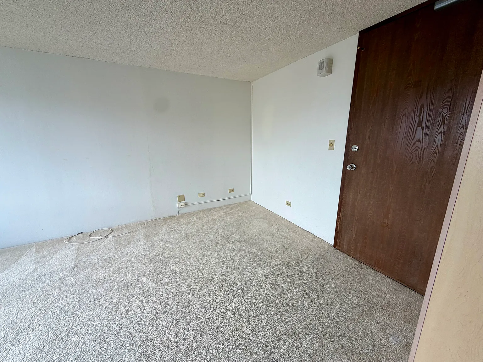 Studio, 300 sqft, $1,800 — Photo 2