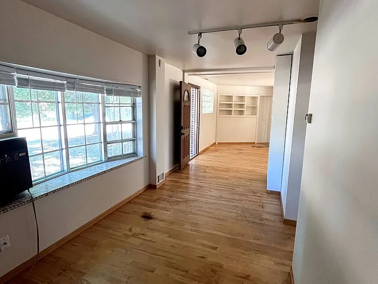 895 Holland St — Photo 23