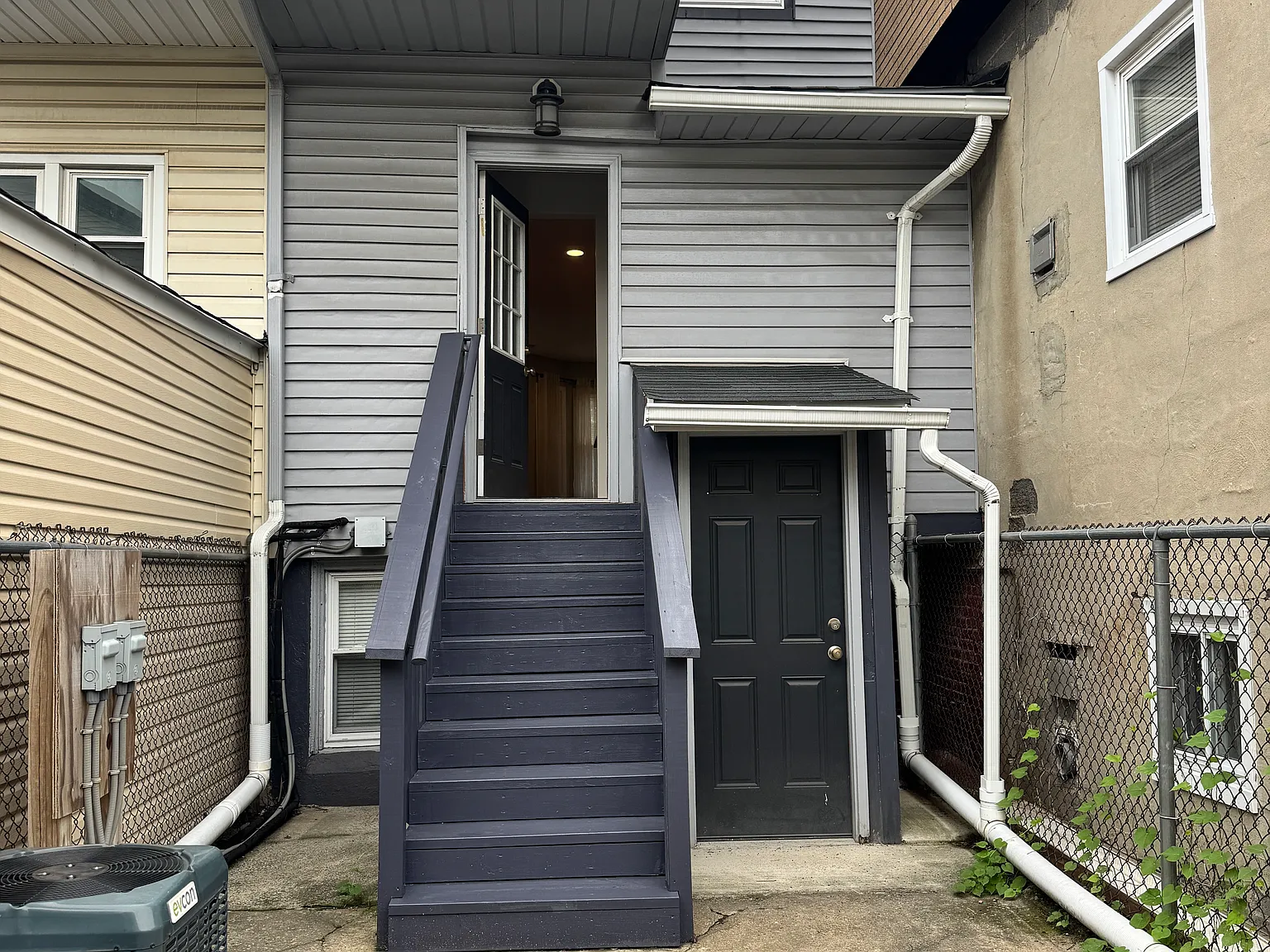 2 bed, 1.5 bath, 1026 sqft, $2,200 — Photo 3