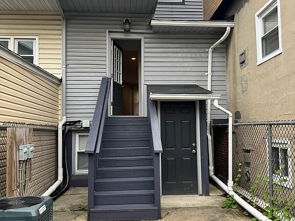 3rd image of 966 De Hart Pl