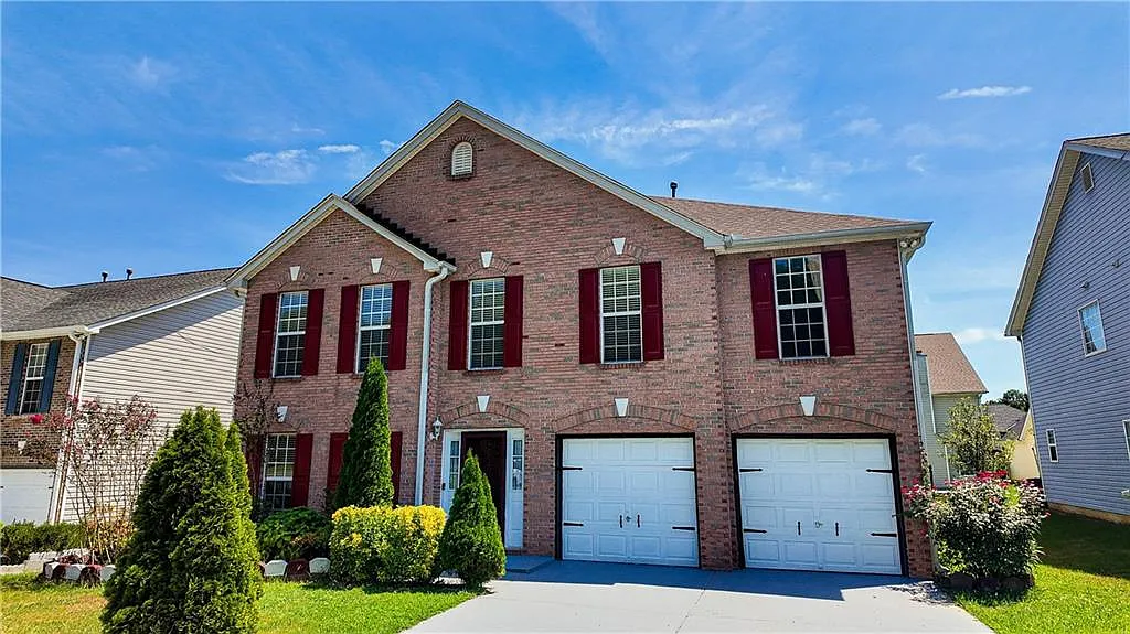 5 bed, 2.5 bath, 3380 sqft, $3,000 — Photo 3