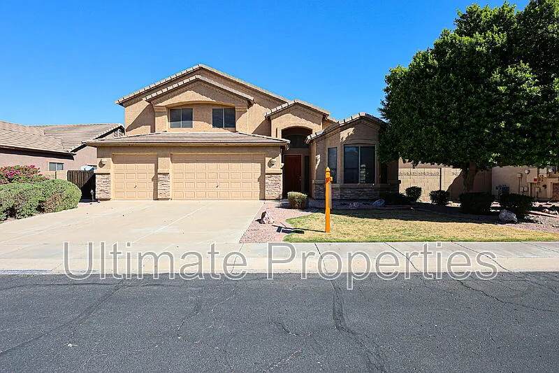 4 bed, 2.5 bath, 3029 sqft, $2,995 — Photo 2