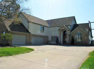 4439 Island View Dr, Fenton, MI 48430