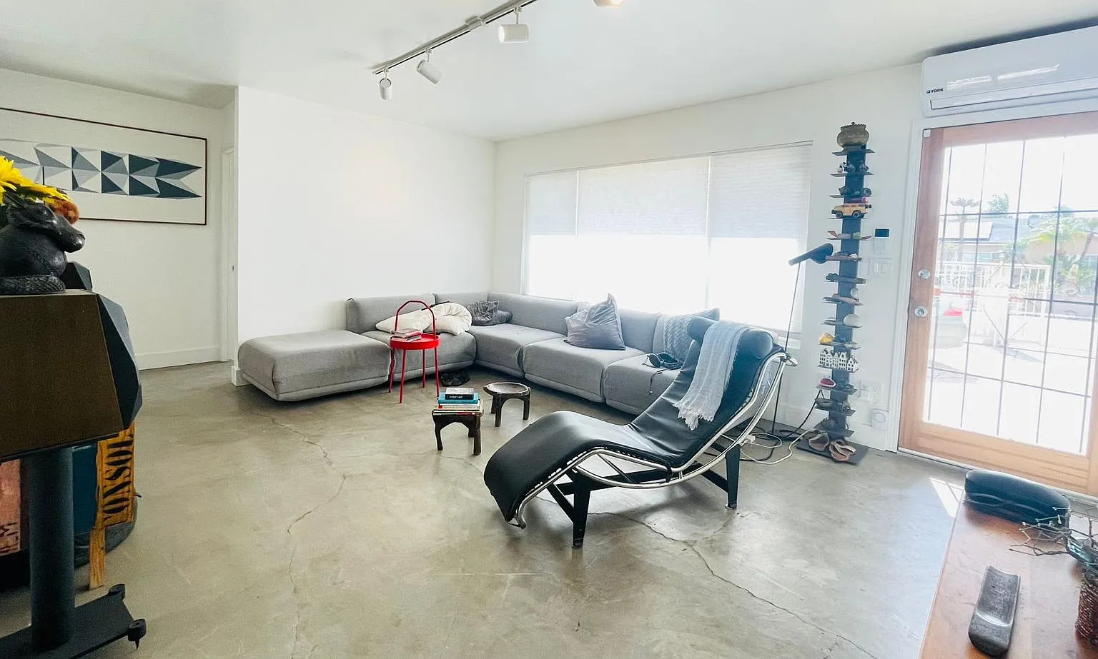 3 bed, 1014 sqft, $4,200 — Photo 2