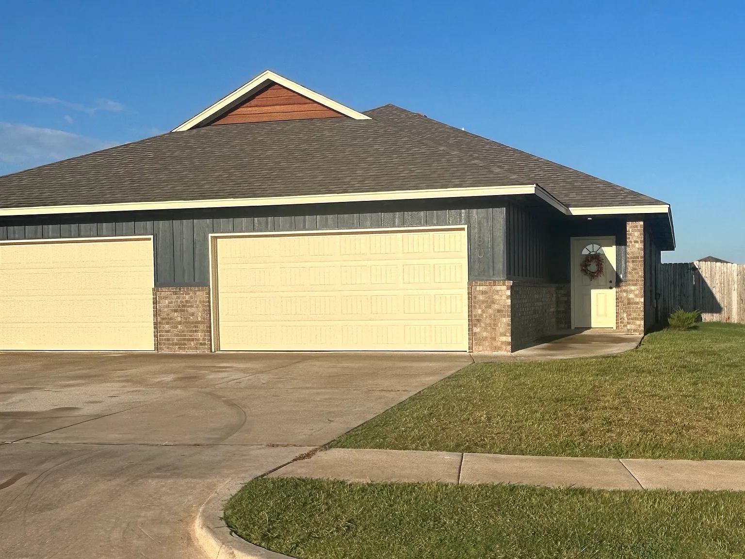 3 bed, 1250 sqft, $1,500 — Photo 2