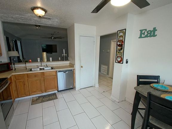 5th image of 4116 Lac Saint Pierre Dr E