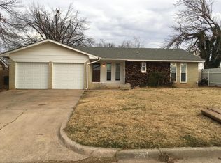 221 Cherrywood Dr, Moore, OK 73160