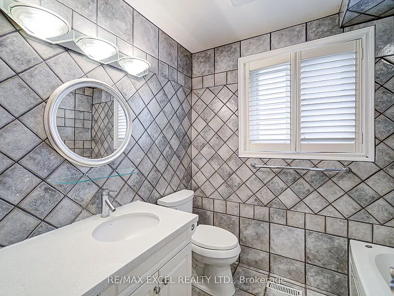 108 Babcombe Dr — Photo 27