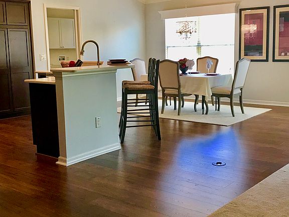 3rd image of 739 Yager Ln