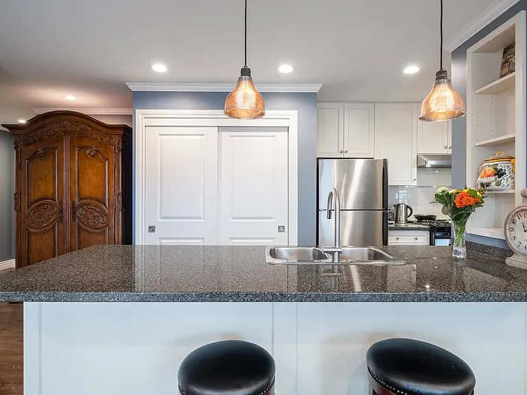 989 Richards St #2101 — Photo 11