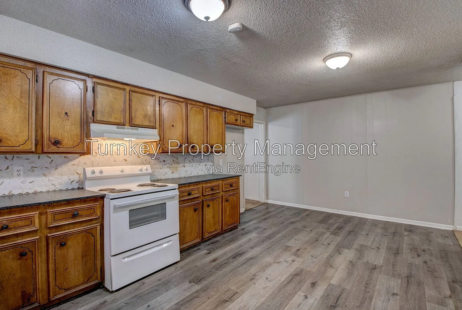 2 bed, 1.5 bath, 1036 sqft, $1,045 — Photo 2