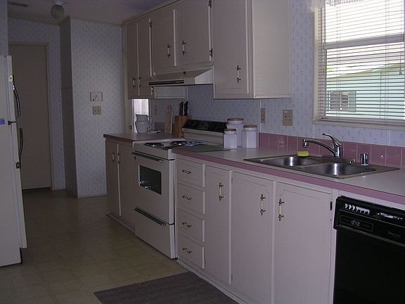 5th image of 425 Lake Superior Dr