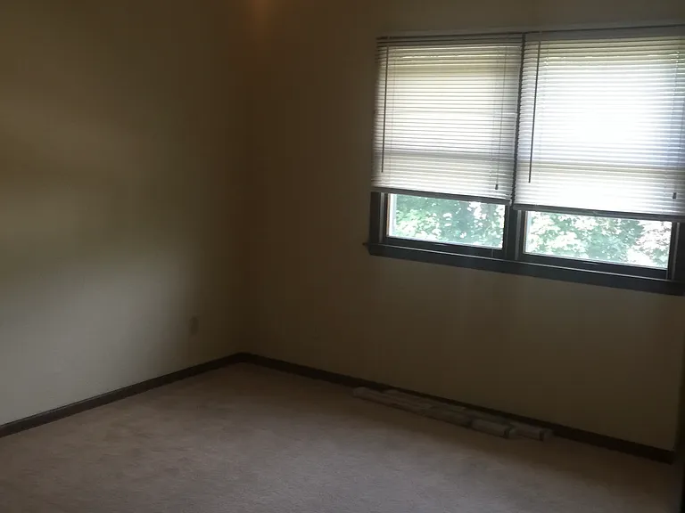 2210 Dixon Dr — Photo 10