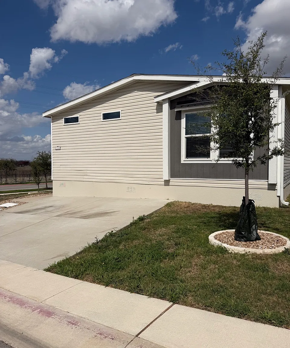 3 bed, 2.5 bath, 1920 sqft, $1,850 — Photo 1