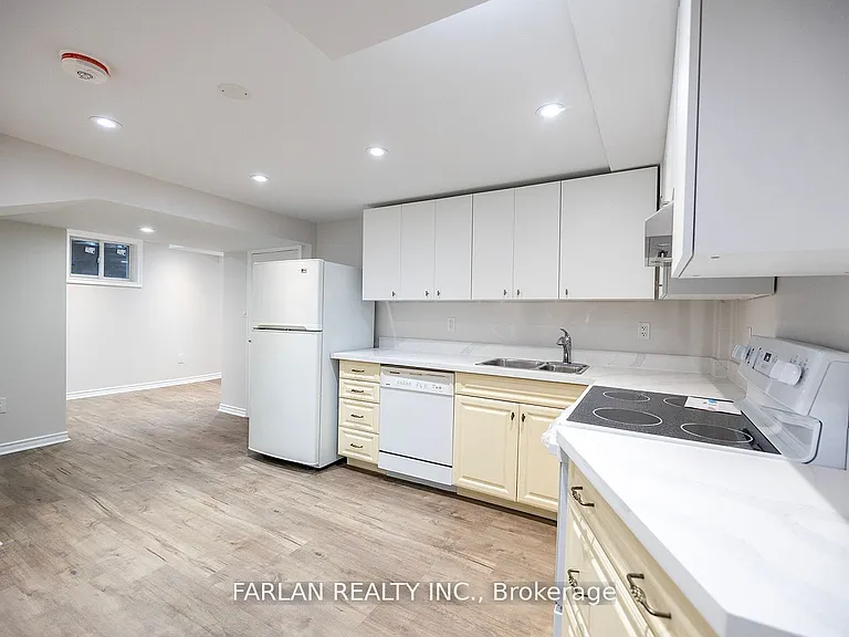 621 Gibbons St #1 — Photo 7