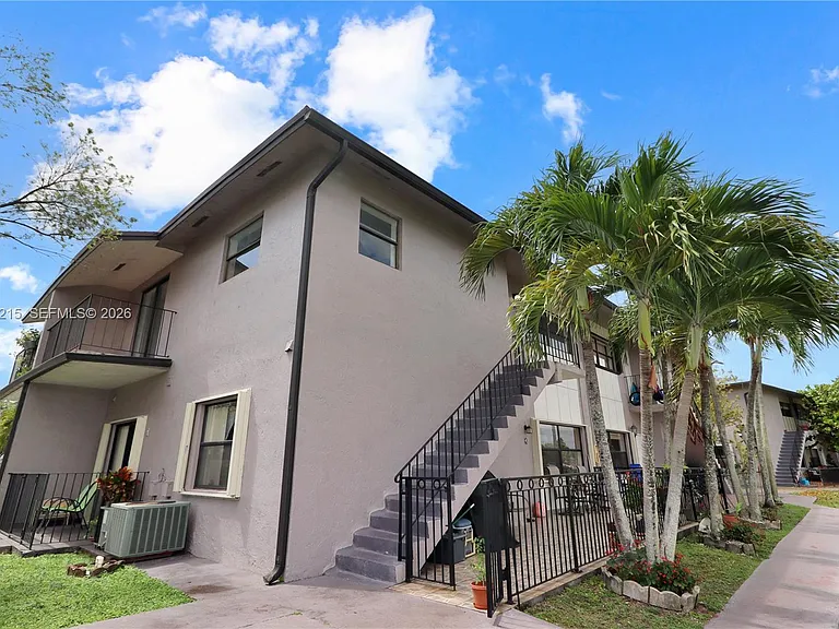 13371 SW 17th Ln #2-8 — Photo 3