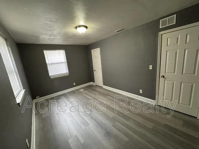 4114 Moncrief Rd — Photo 7