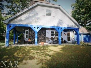 15948 Deer Ln, Mackinaw, IL 61755