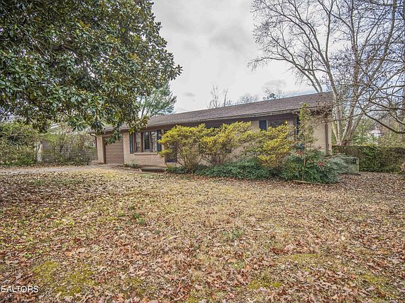 3rd image of 107 Thomas Dr