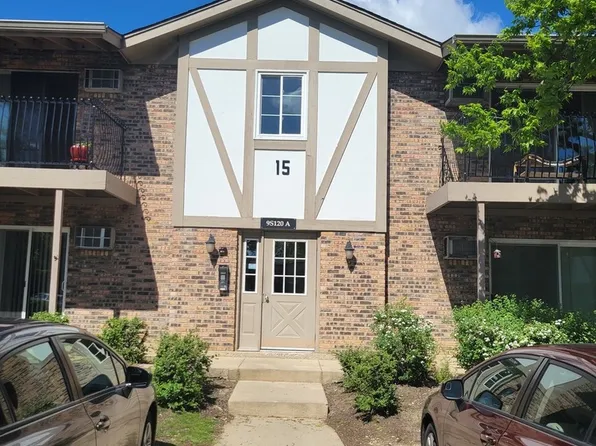 9S120 Lake Dr #15A-103, Willowbrook, IL 60527