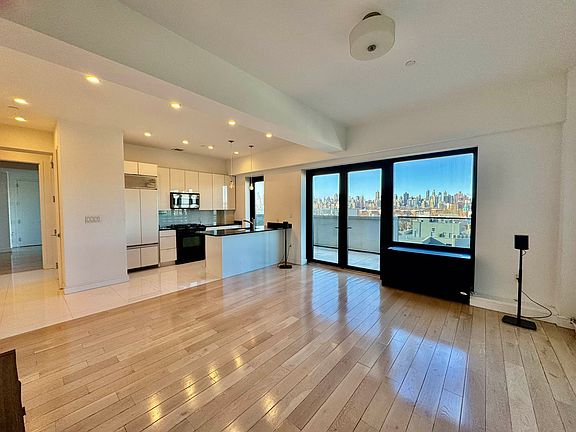 3rd image of 2734 21st St #8A