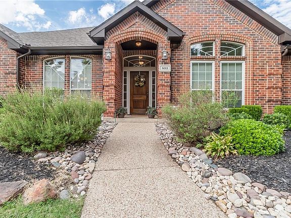 2nd image of 832 Crane Dr