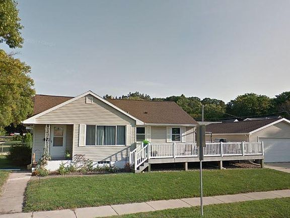 Ideal location close to groceries, churches, Mayo Clinic and