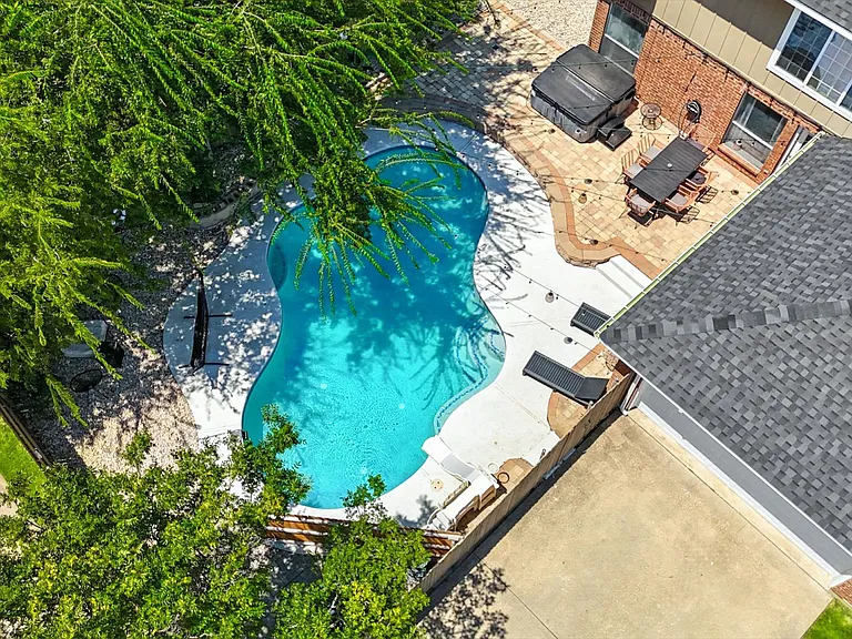 708 Azalea Dr — Photo 48