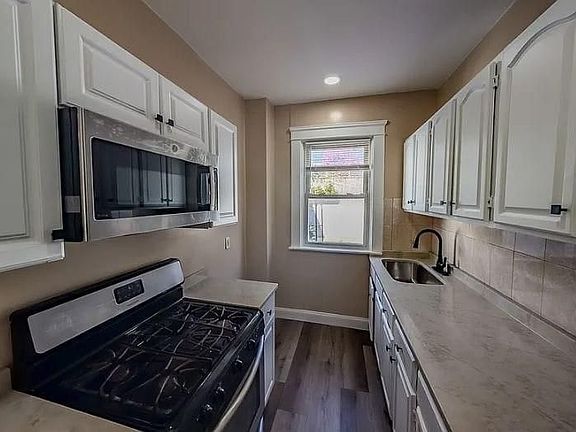 5th image of 364 Academy Ave #1