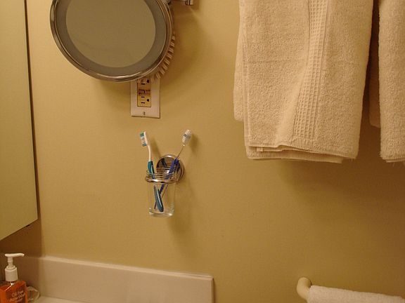 4th image of 235 E 40th St APT 21F