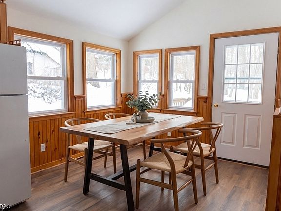 5th image of 903A Green Pond Rd