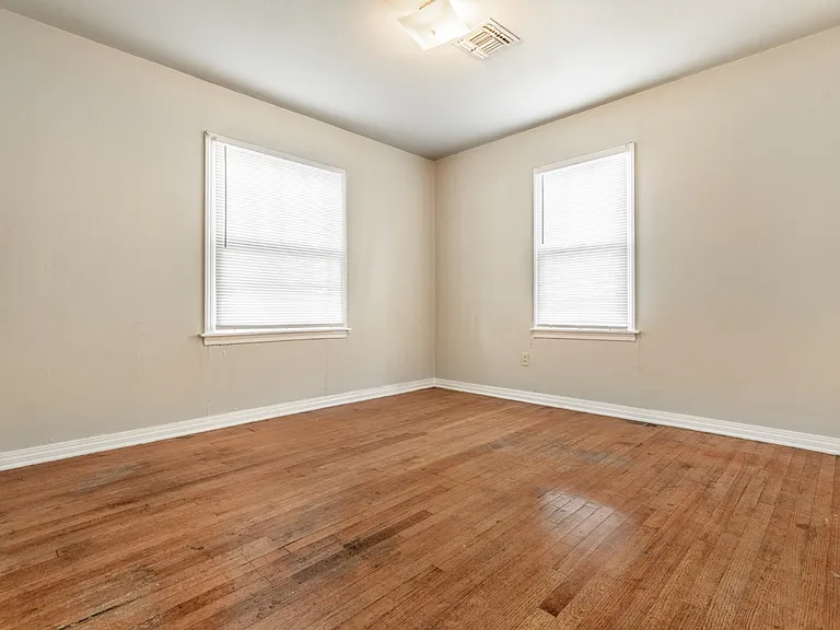 1216 E Campbell St — Photo 4