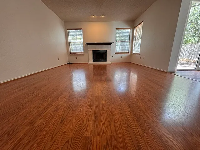 4 bed, 1787 sqft, $1,995 — Photo 4