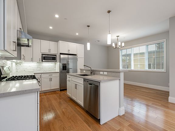 2nd image of 436 Laurel St APT 3