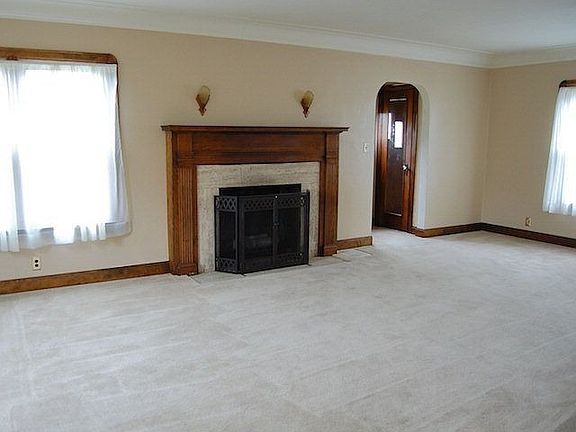 2nd image of 510 Townview Cir E