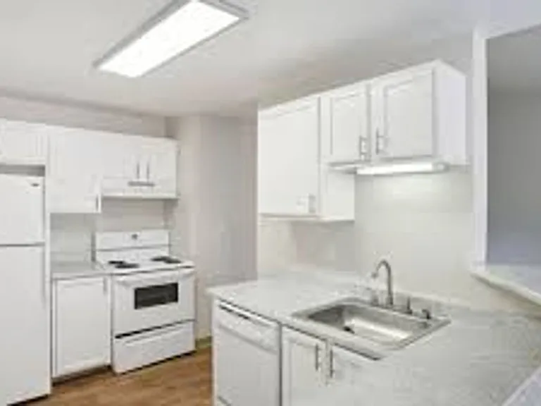 Hillview Apartments — Photo 4