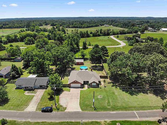 3rd image of 228 Chrystal Ln