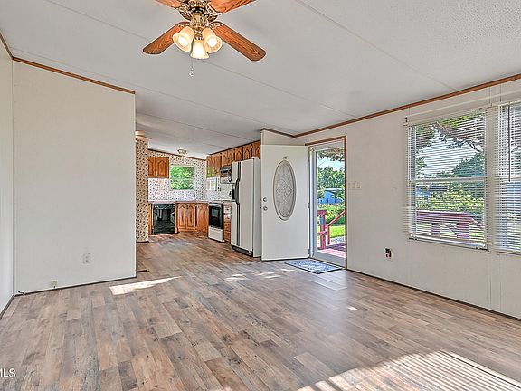 3rd image of 107 Overstone Dr