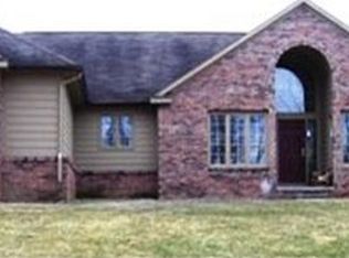 8602 Hyne Rd, Brighton, MI 48114