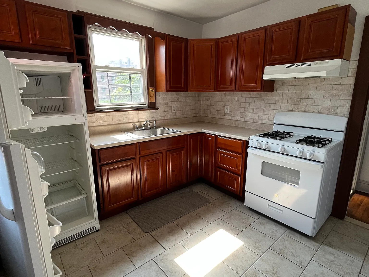 2 bed, 750 sqft, $2,500 — Photo 1