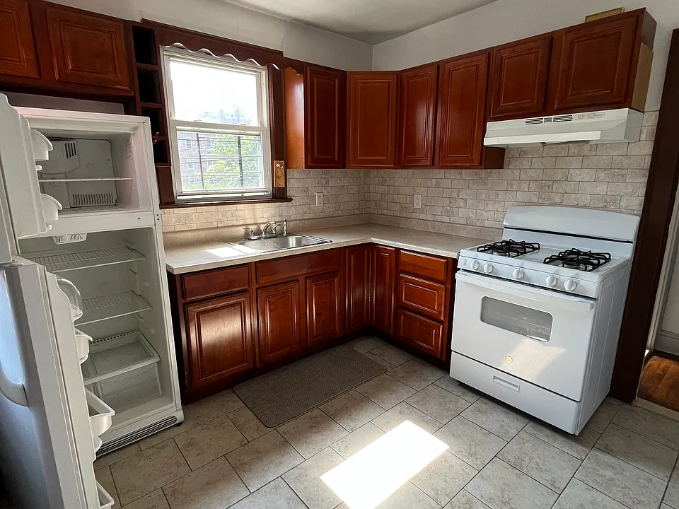 81 Spruce St #2